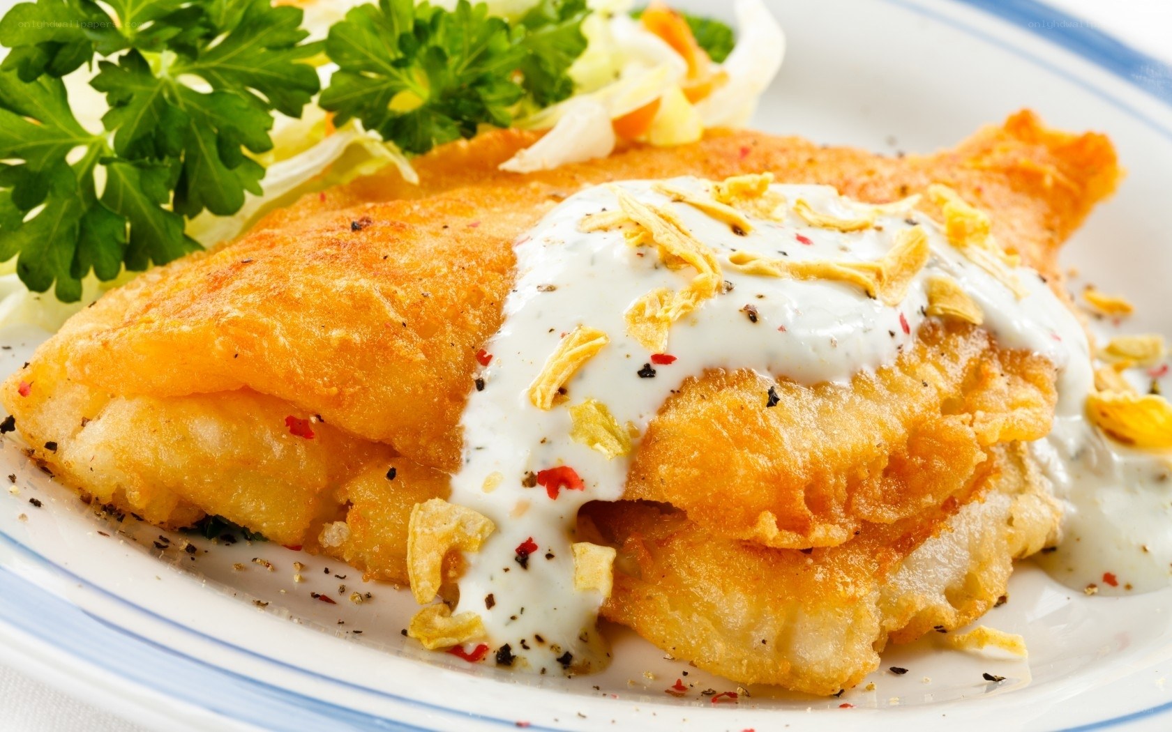 Fried fish with tartar sauce