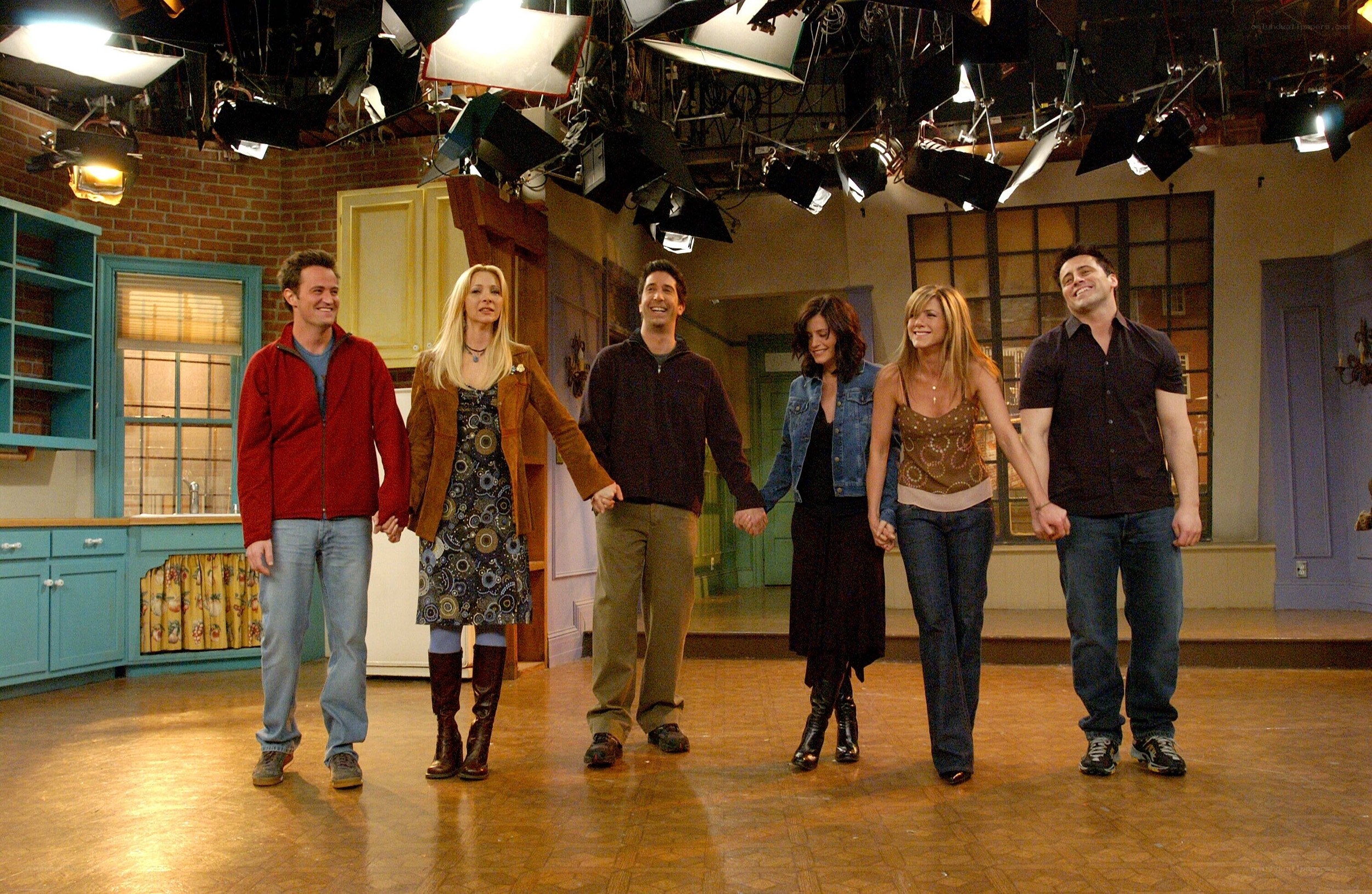 Friends cast on set