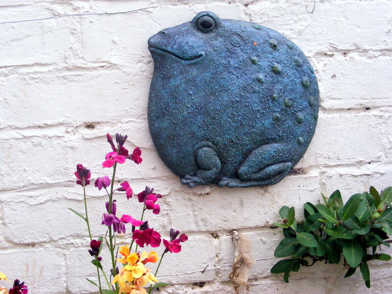 frog wall decoration with flowers