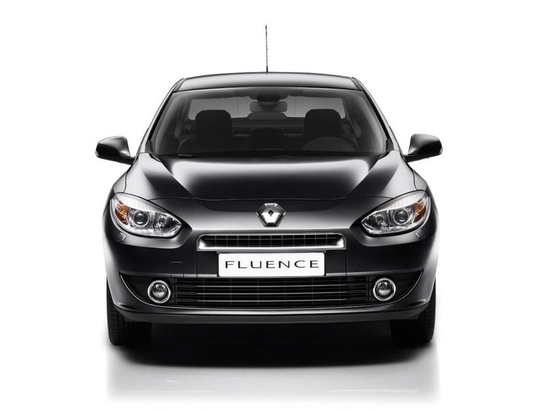 Front view of a black Renault Fluence