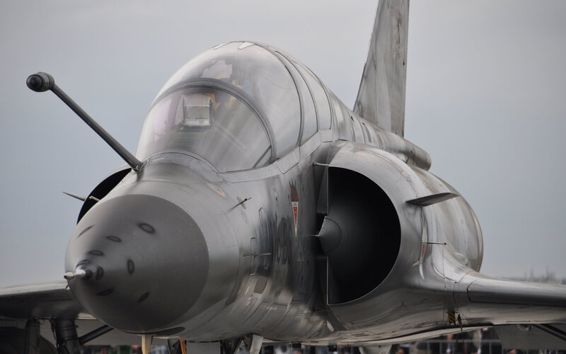 front view of a fighter jet