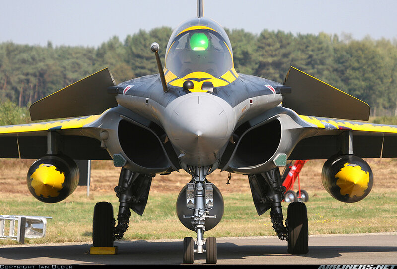 front view of a fighter jet