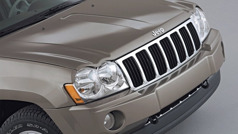 Front view of a Jeep Grand Cherokee