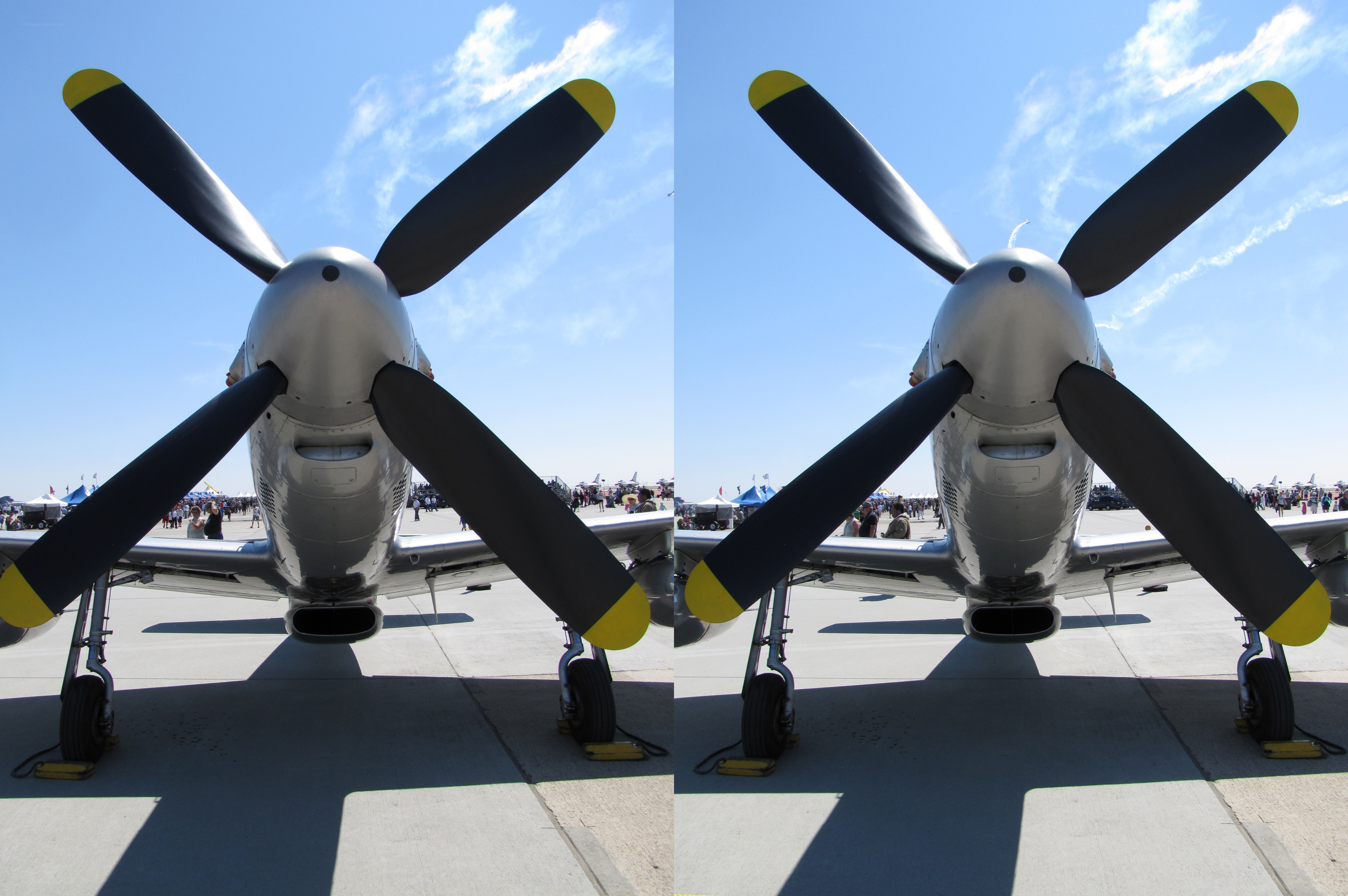 Front view of a propeller plane