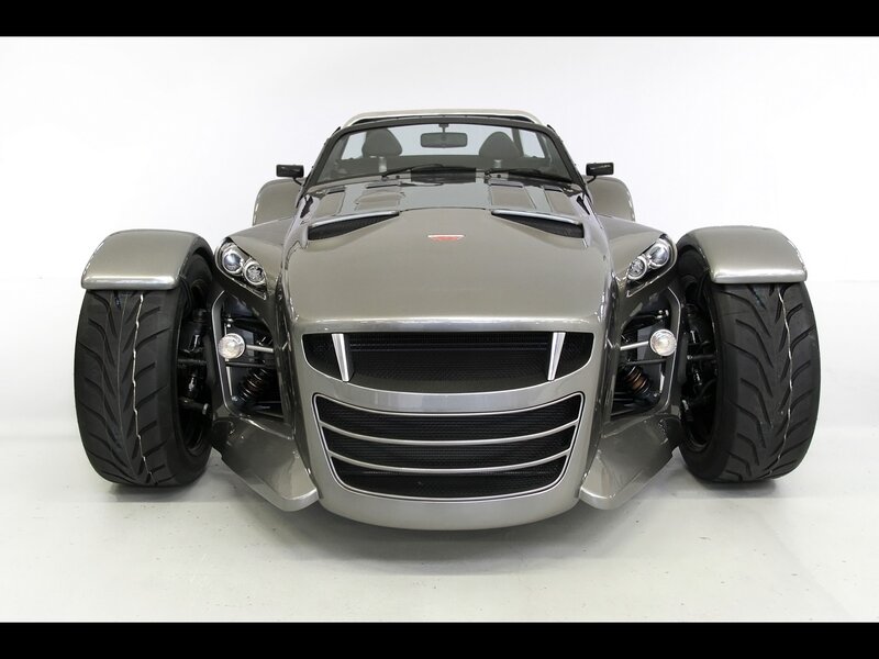front view of a three-wheeled car
