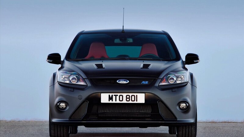 front view of black ford rs