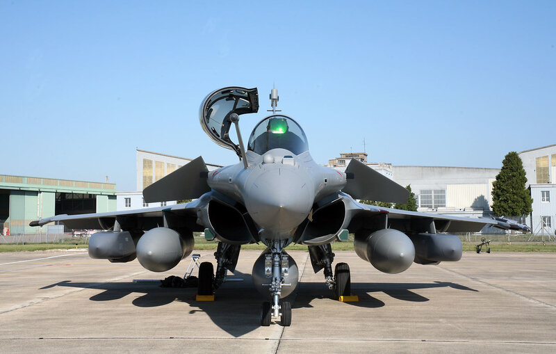 Front view of fighter jet