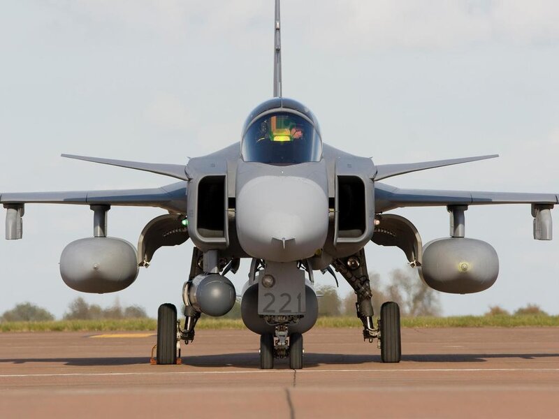 Front view of fighter jet