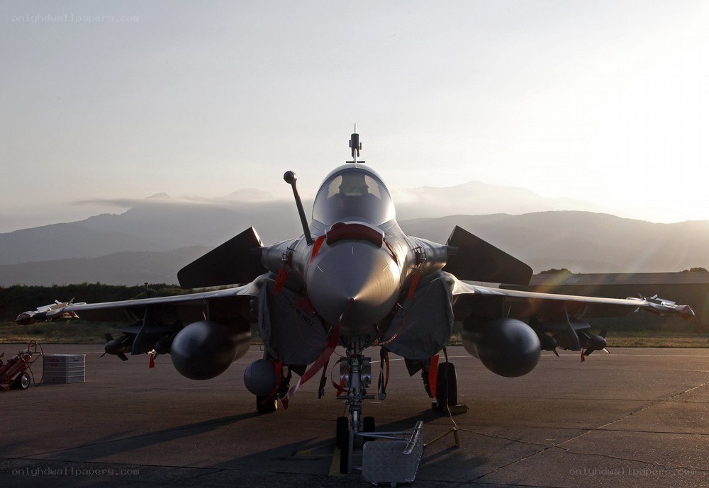 Front view of fighter jet