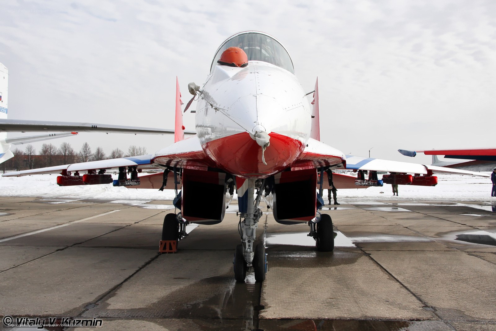 front view of fighter jet