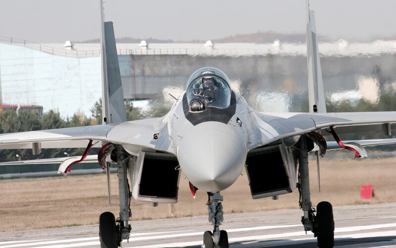 front view of fighter jet