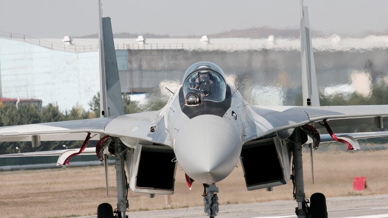 front view of fighter jet