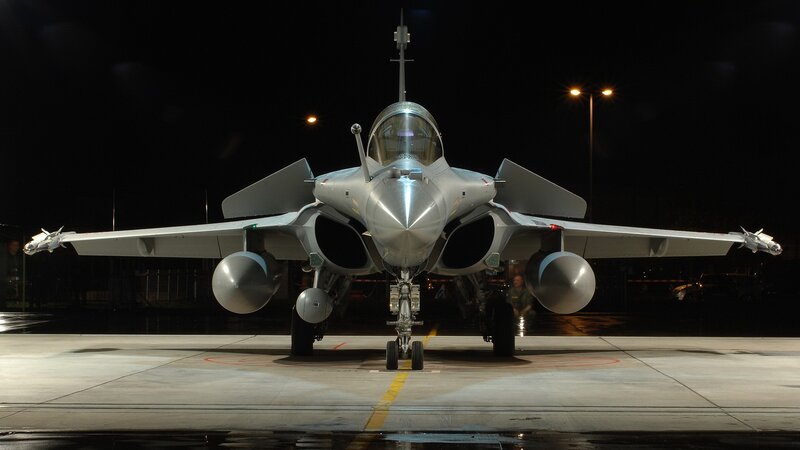Front view of fighter jet