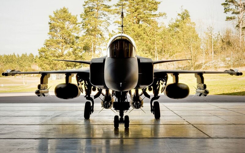 front view of fighter jet