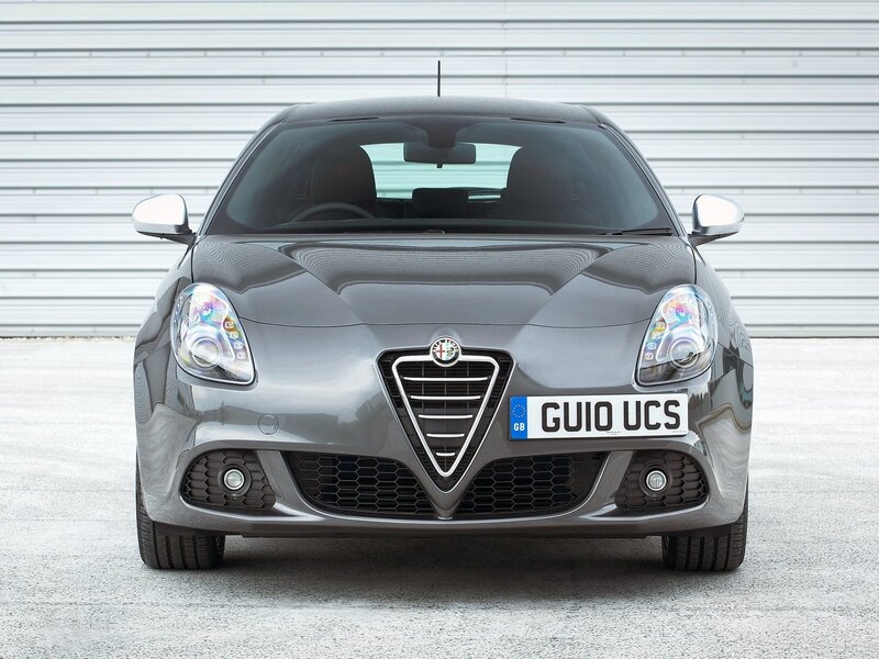 front view of gray alfa romeo
