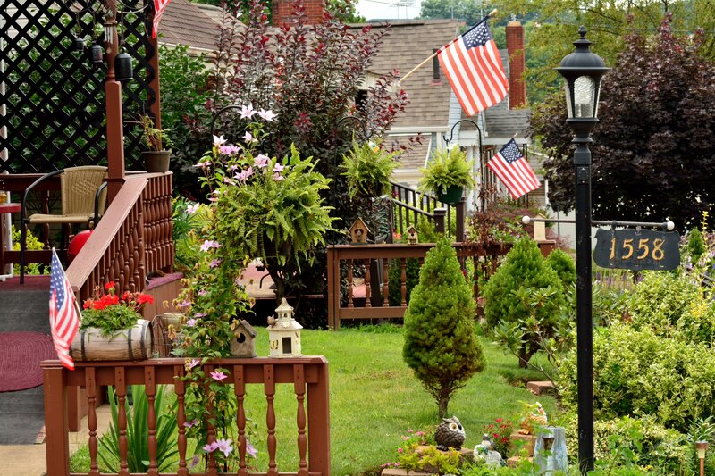 Front Yard Garden — Green