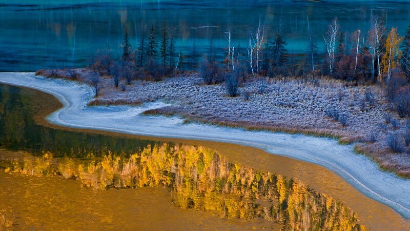 Frost-covered Island in Lake — Blue, Serene