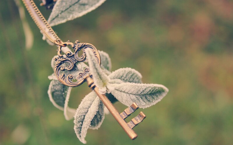 Frost-covered Key Pendant — Green