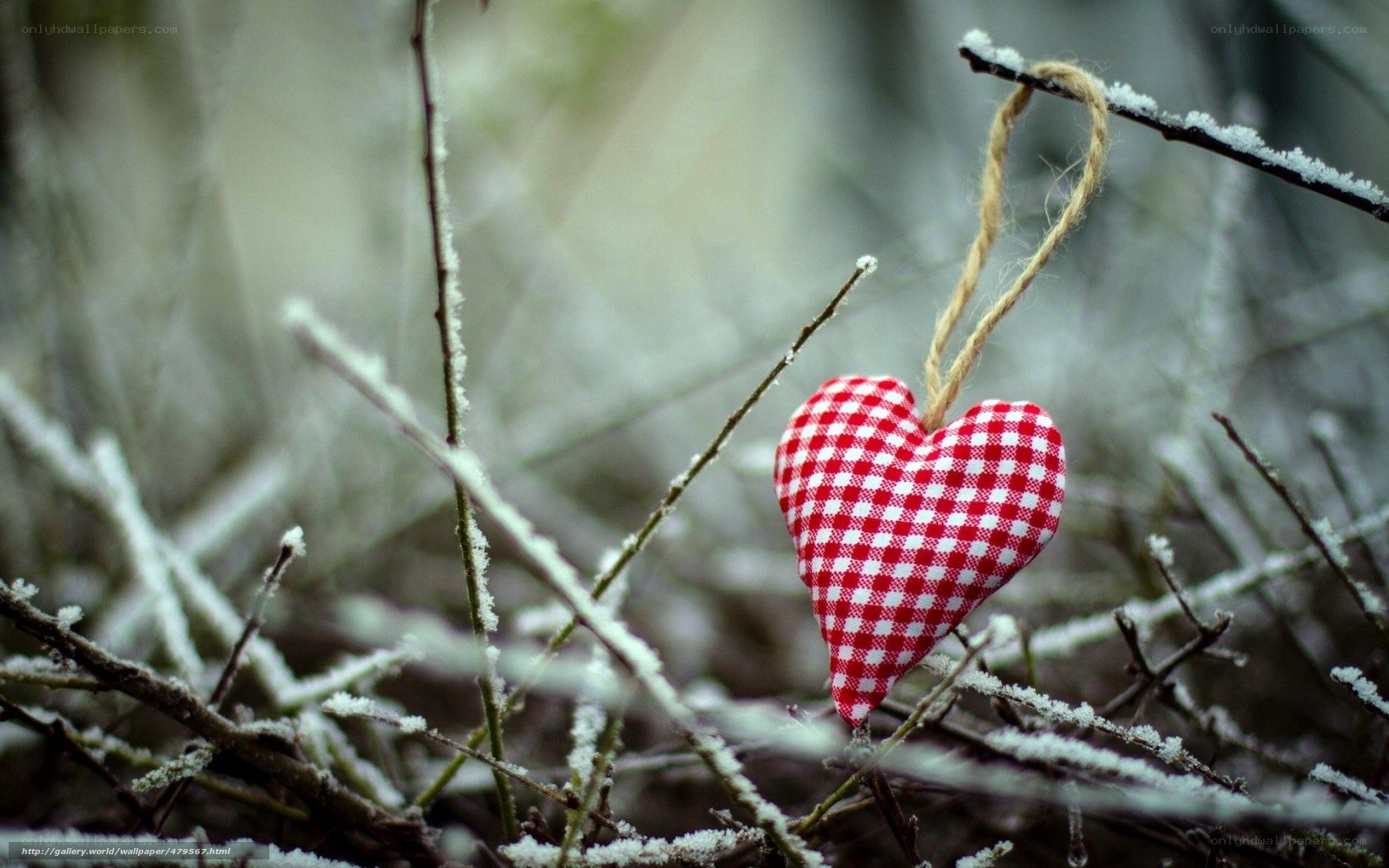 frosty heart ornament
