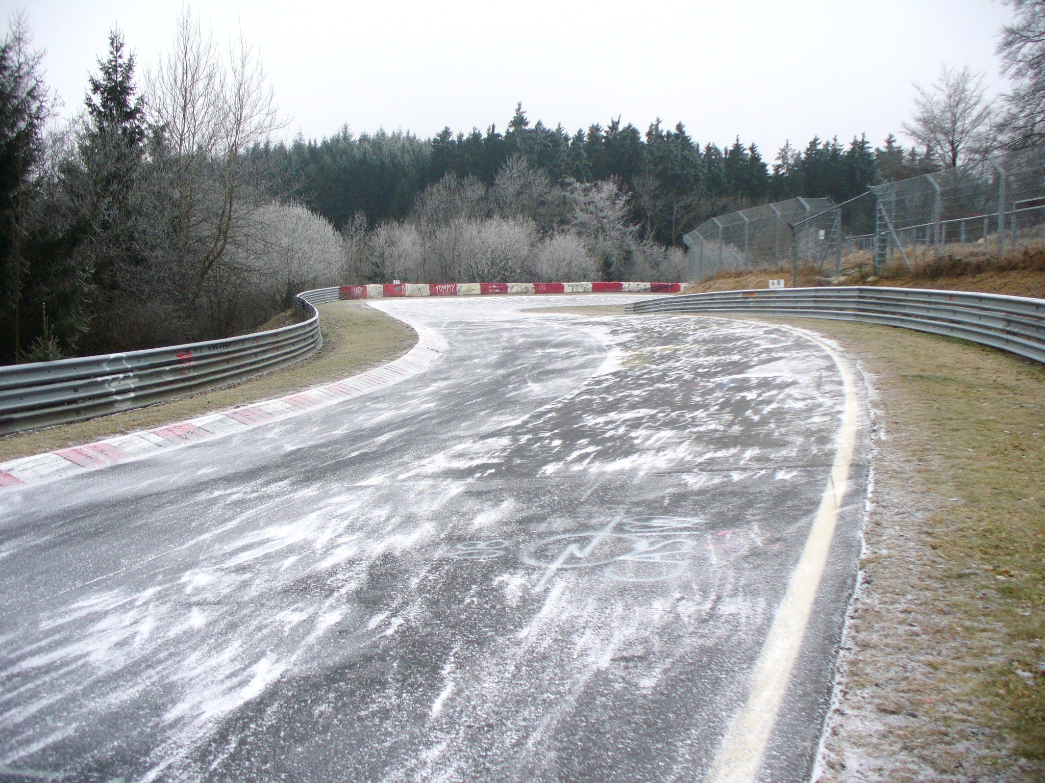 frosty race track curve