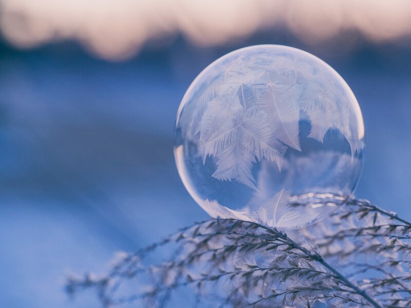 Frozen Bubble on Grass — Blue