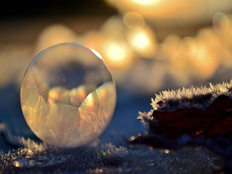 Frozen Bubble on Ground — Gold