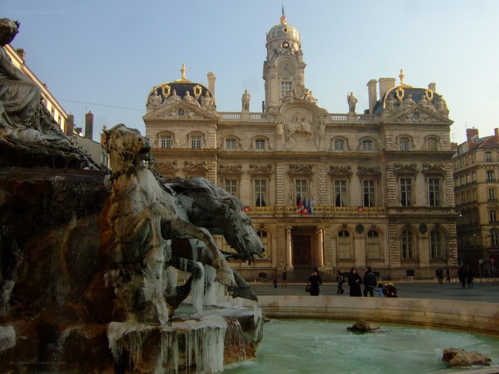 frozen fountain in lyon