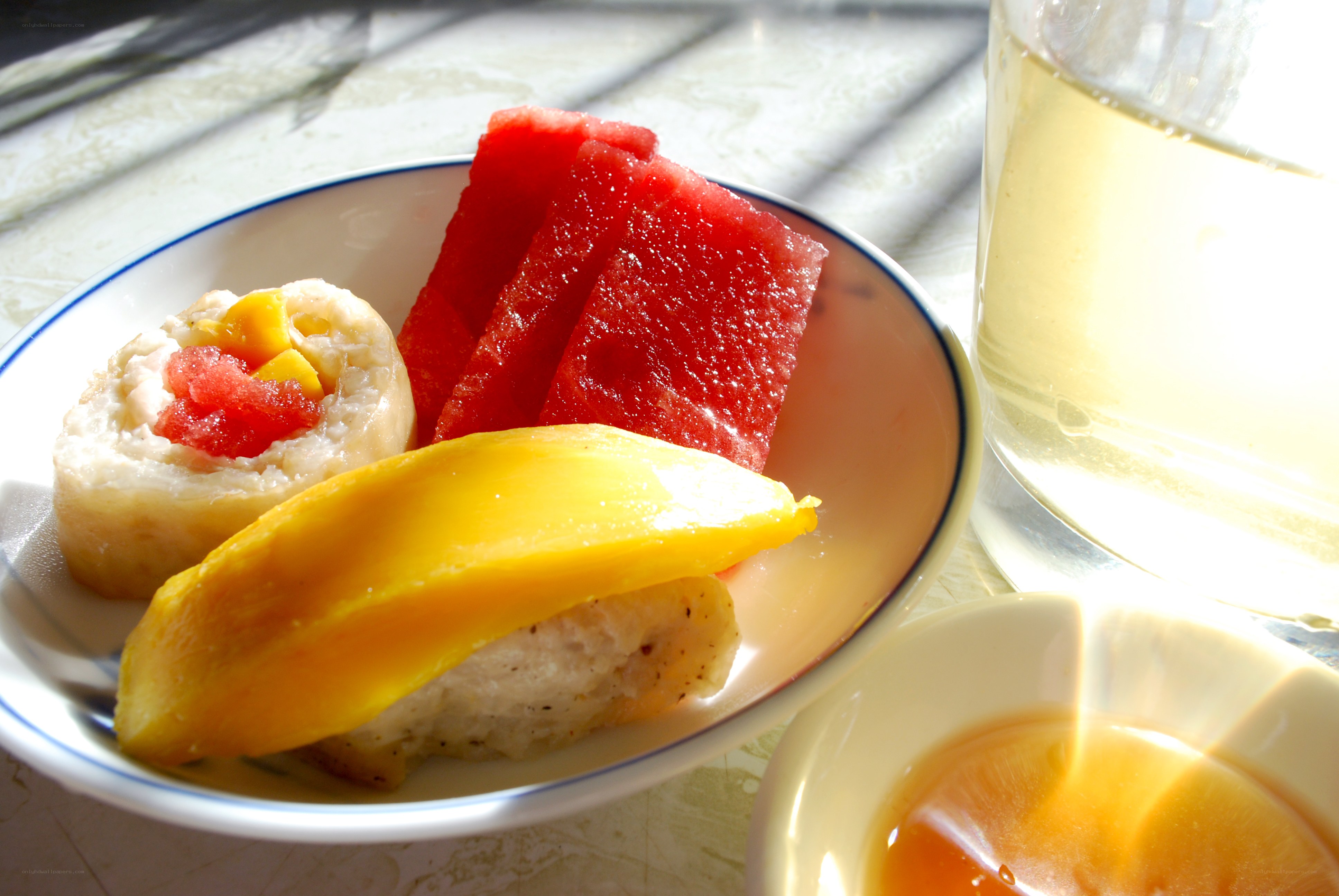 Fruit and dessert plate