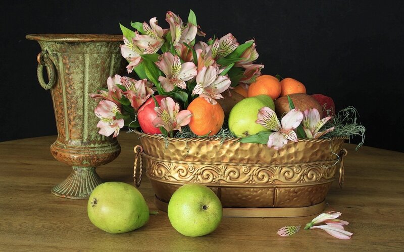 Fruit and Flowers in Basket — Gold