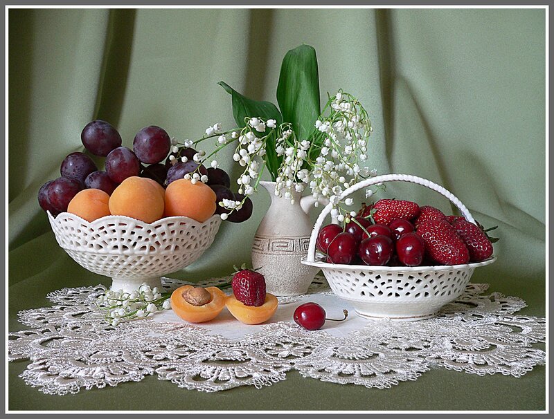 Fruit and Flowers in Baskets — Green