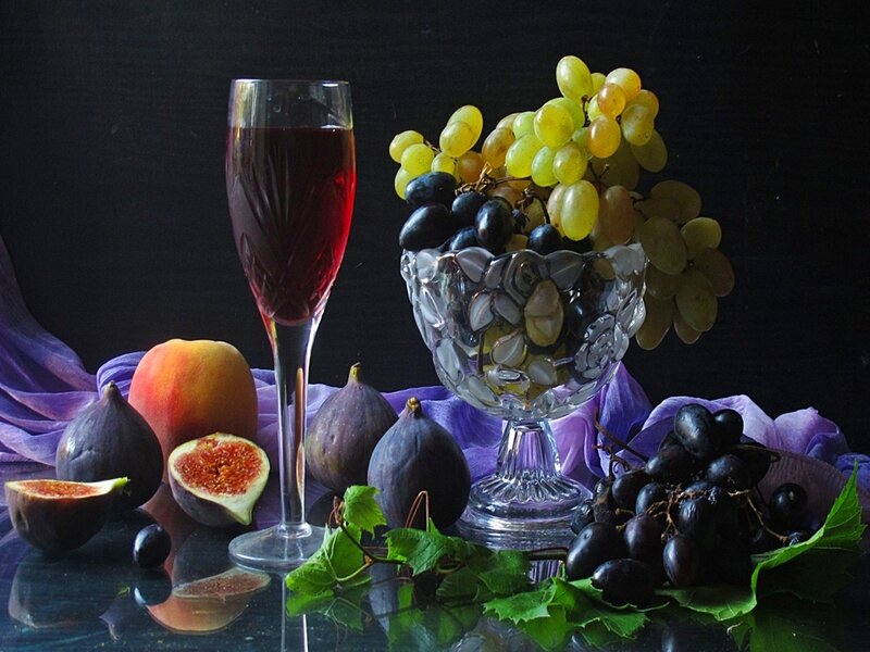Fruit and Wine Glass — Black
