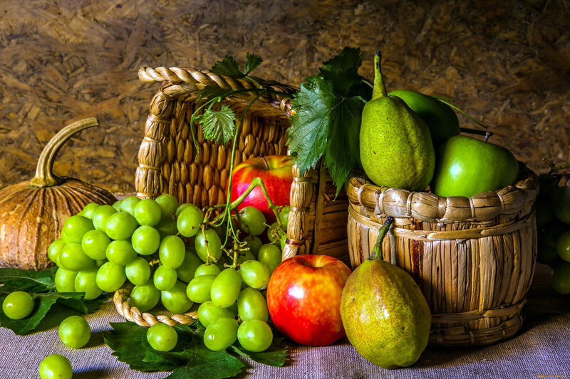 Fruit Arrangement in Baskets
