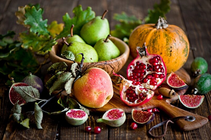 Fruit Arrangement on Wood — Brown, Natural