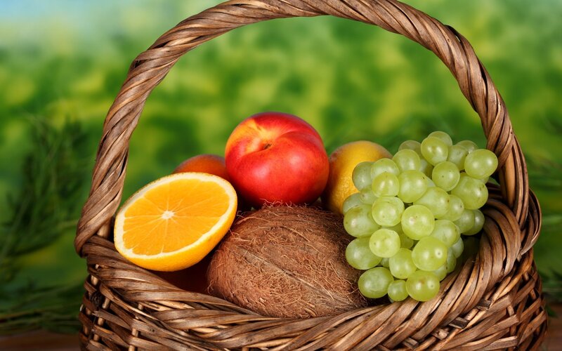 Fruit Basket with Grapes — Green, Natural
