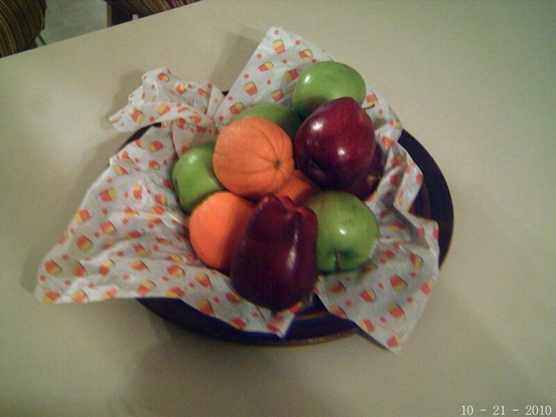 Fruit Bowl on Table — Green