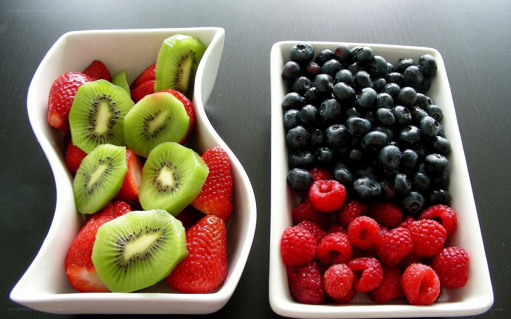 fruit bowls with berries
