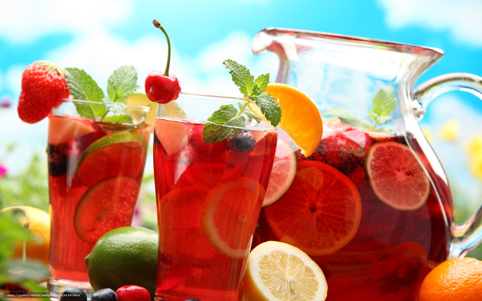 Fruit-infused drink with mint