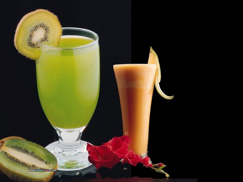 Fruit juice drinks with kiwi