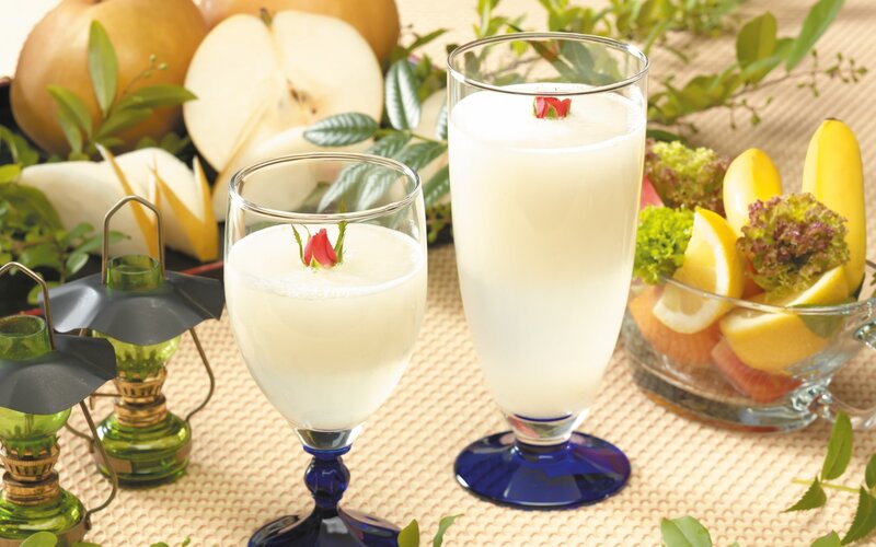 Fruit juice with fresh fruit