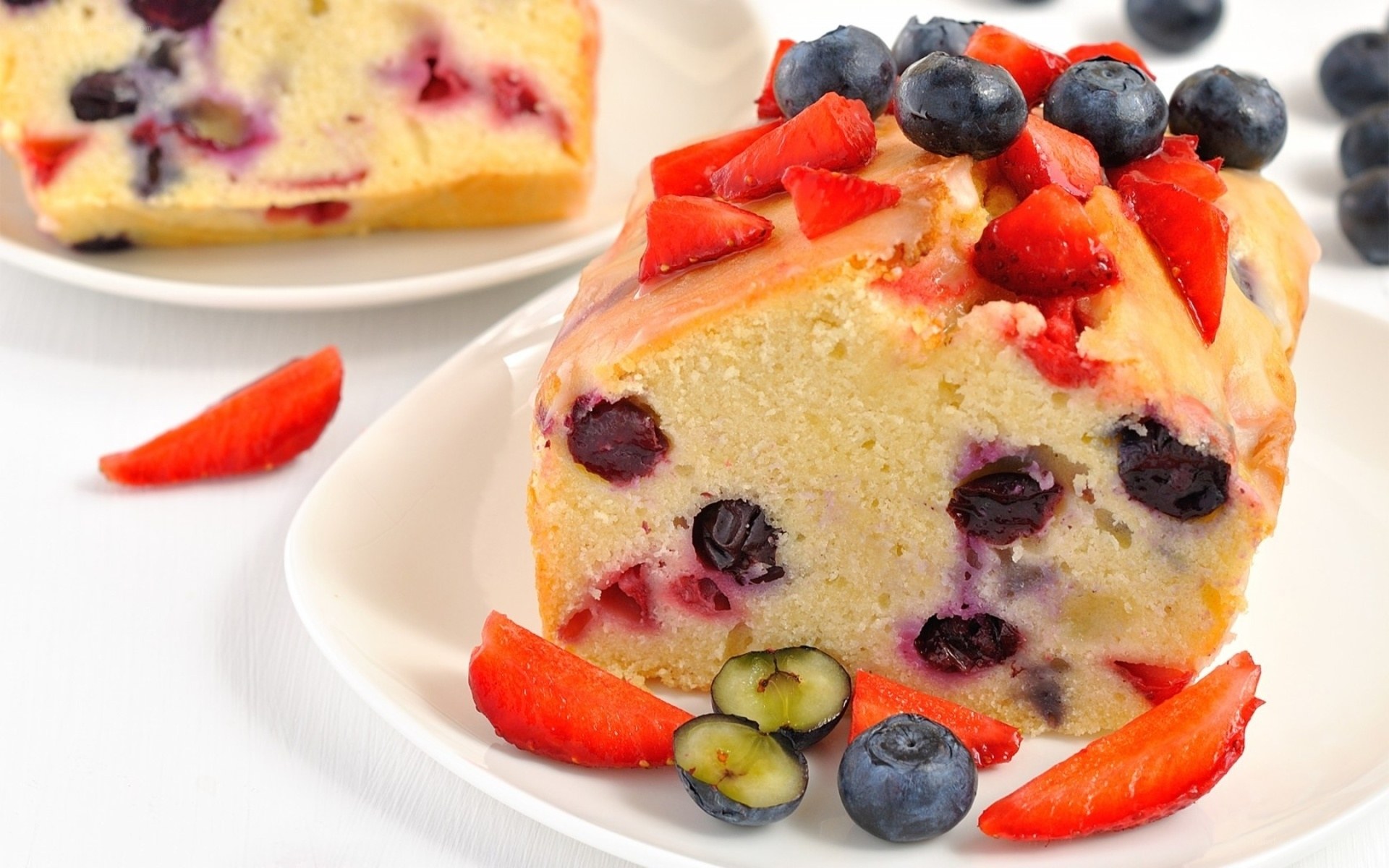 fruit loaf cake with berries