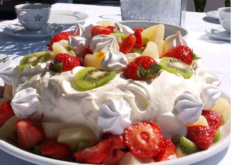 Fruit Pavlova Dessert — White