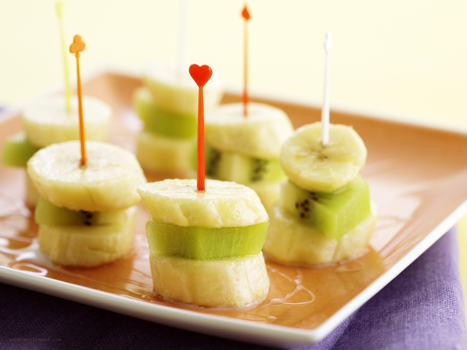 Fruit skewers with banana and kiwi