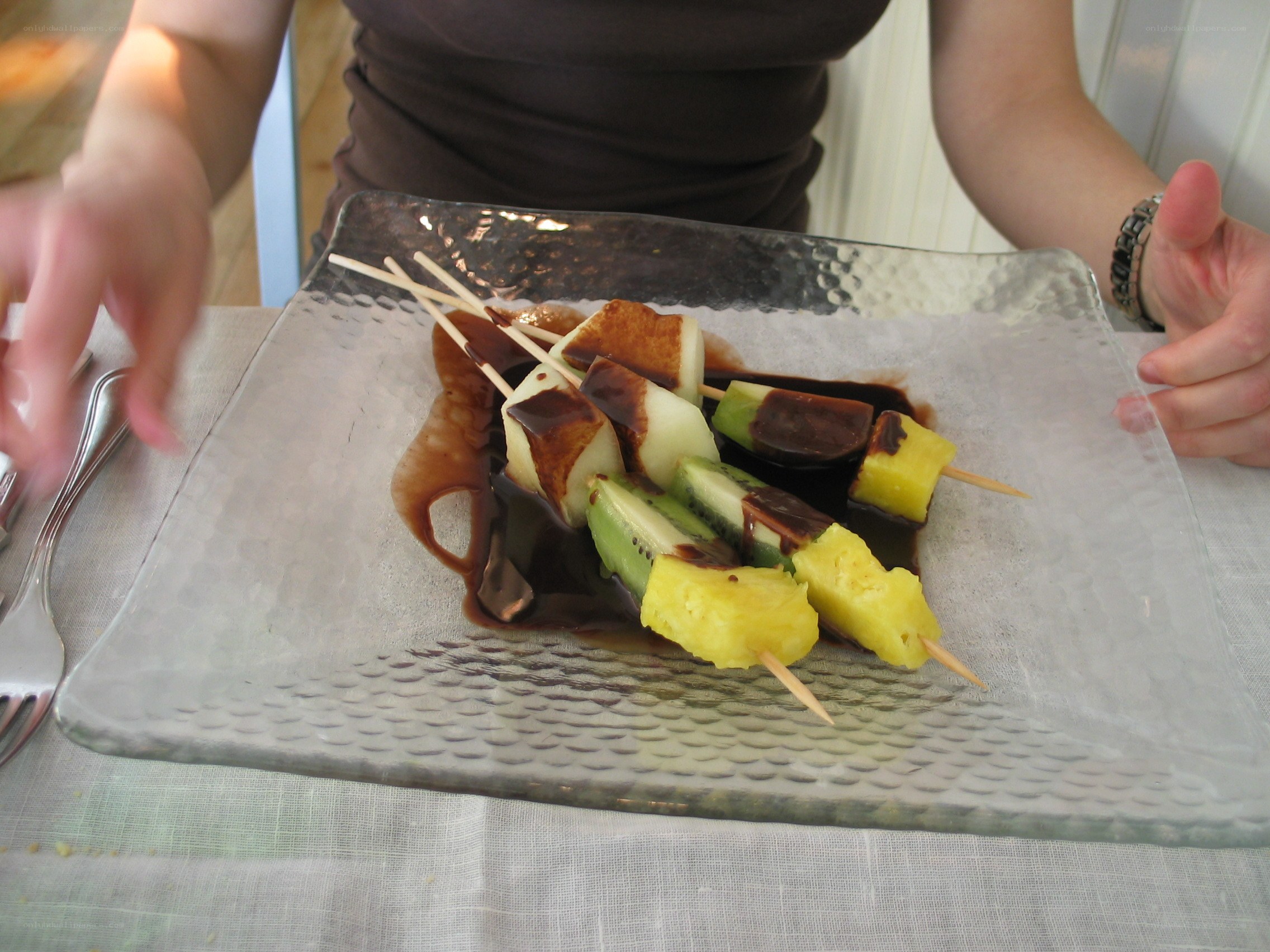 fruit skewers with chocolate sauce