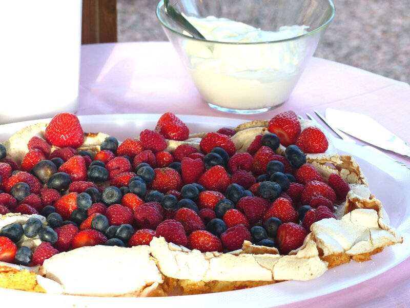 Fruit Tart with Berries — Red