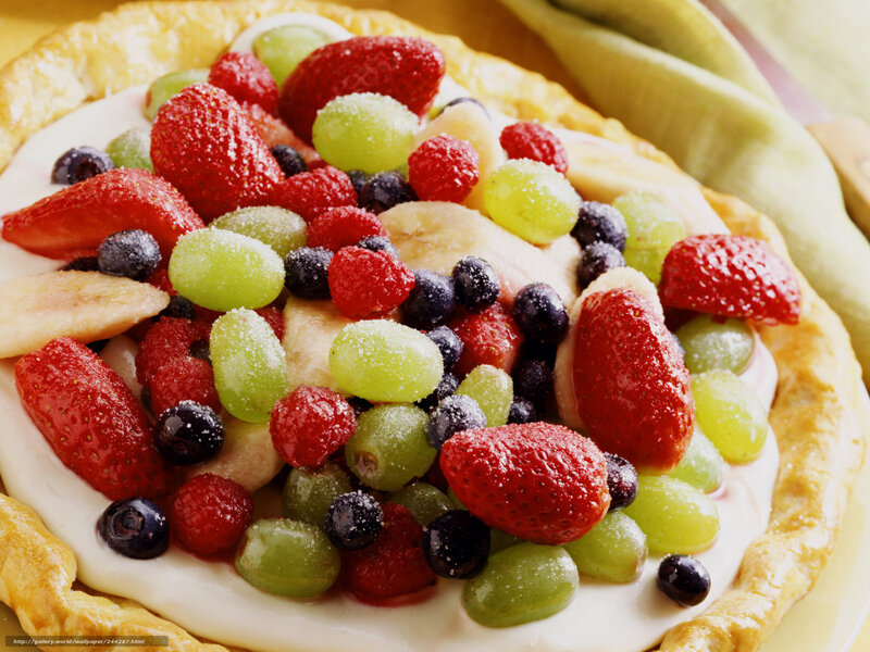 fruit tart with cream