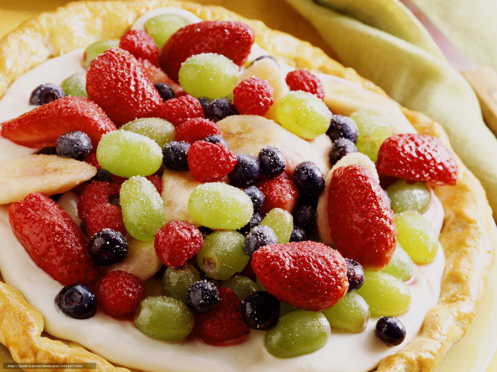 fruit tart with cream