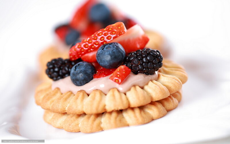Fruit Tartlet with Berries — White