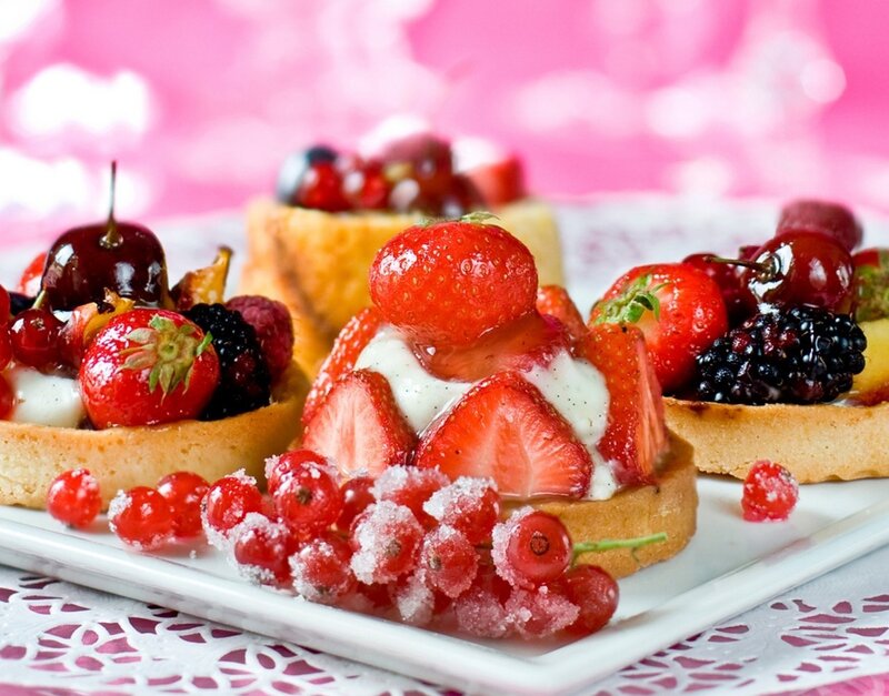 Fruit Tarts on Plate — Red