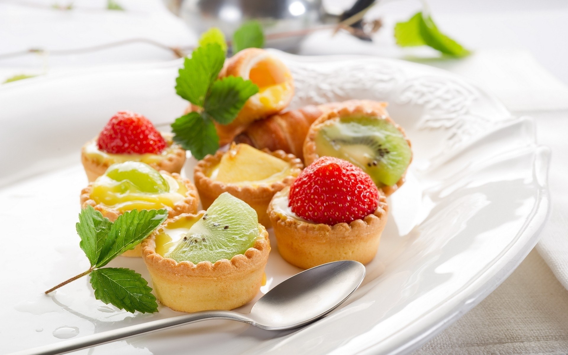 Fruit tarts with fresh berries