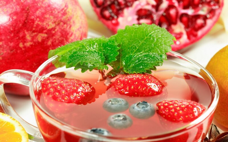 fruit tea with berries
